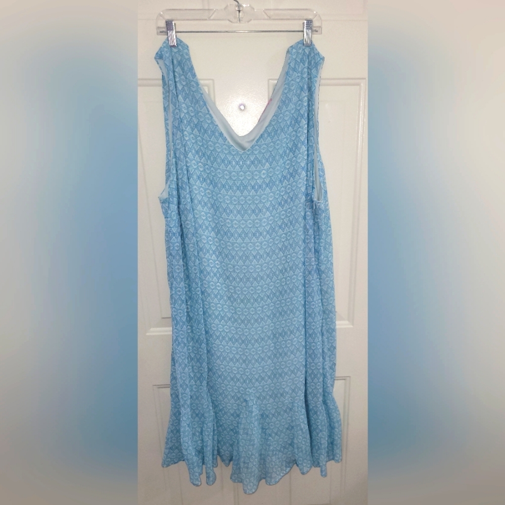 Woman's plus size Light blue sleeveless geometric dress. Size 30